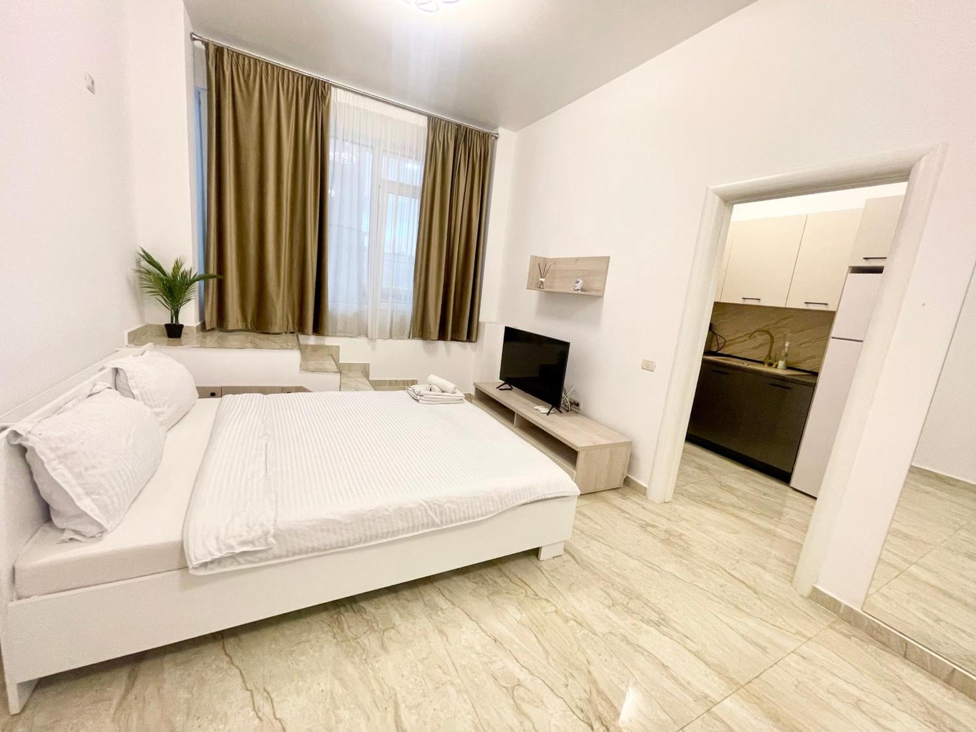 Apartment Adress Ad9 *