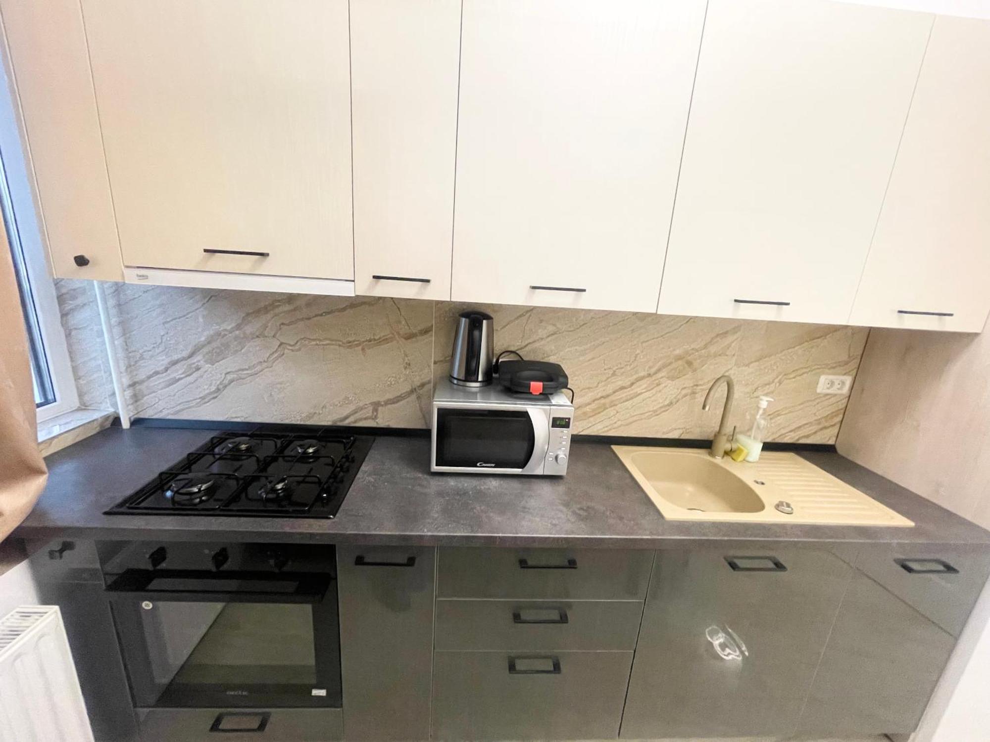 Apartment Adress Ad9 *