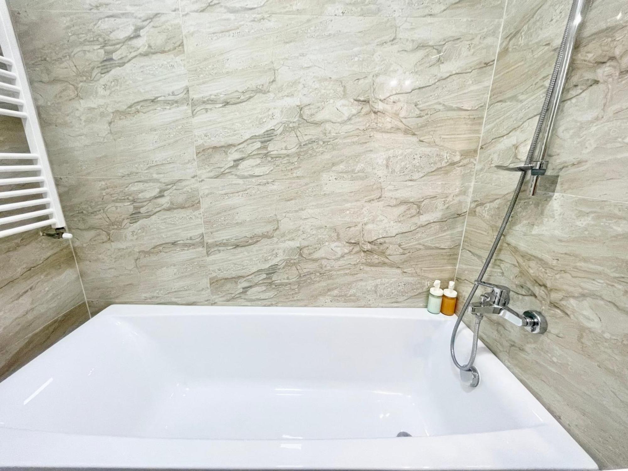 Apartment Adress Ad9 *